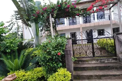 Image de Appartement meublé 80m2 jardin fleuri verdoyant Efoulan
