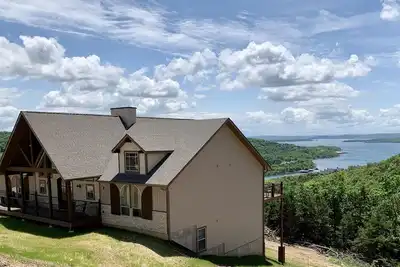 Image de Brand New 8 Bed/8. 5 Bath Lodge with Lakeview on Indian Point