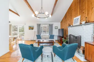 Image de Private Beach community home nestled in the heart of Long Island's North Fork