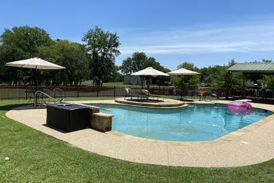 Image de 5 Bed Farmhouse with Pool, Pond, and Cows