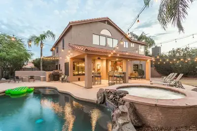 Image de Scottsdale Big House - Sleeps 30 - 6bed/4ba - Very Clean