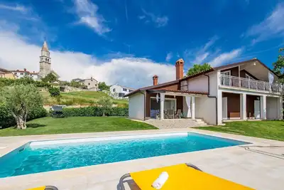 Image de Maison de vacances Visnjan pour 7 - 10 personnes avec 5 chambres Ă coucher - Maison de vacances