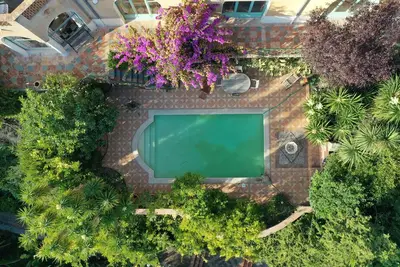 Image de Villa de parfumeur style neo-Provencal avec parc classé et vue imprenable