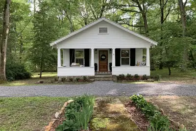 Image de Renovated Cottage - Walk to Downtown Mentone