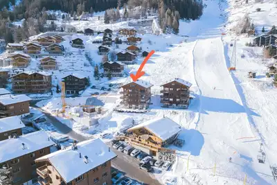 Image de Ski-in-ski-out apartment with balcony. Exceptional mountain views