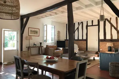 Image de Maison de charme  du 17 éme siècle sur 1 ha  de terrain à 4 minutes de Bergerac