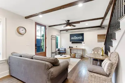 Image de Red Robin House | 3 Blocks to King | Stay In Style