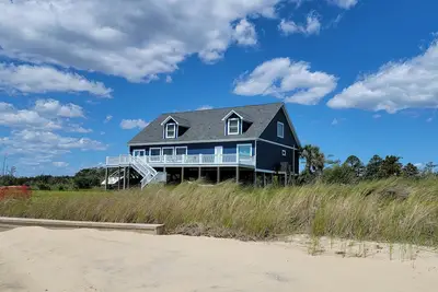 Image de Waterfront home with private sandy beach and pier on the Core Sound. \n*Sleeps 12*