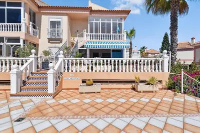 Image de Appartement de vacances Torrevieja pour 1 - 4 personnes avec 2 chambres à coucher - Logement de vaca