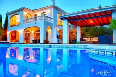 Image de Villa with magnificent sea and mountain views and heated pool