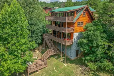 Image de FlatBackyard, FirePit, HotTub, Horseshoes, games, 60-game arcade Fun 4 Families!