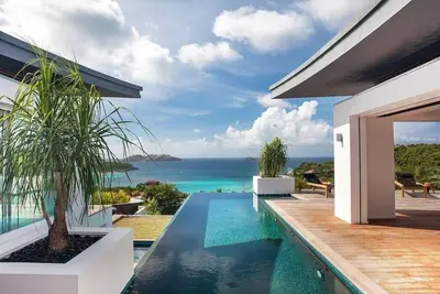 Image de Passionate Villa with Views of the Sparkling Ocean
