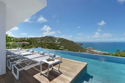 Image de Lavish Villa with Overflow Pool