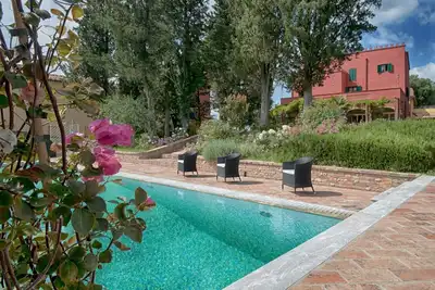Image de Maison de vacances privée avec Wifi, bain à remous, piscine privée, sauna, Tv, terrasse