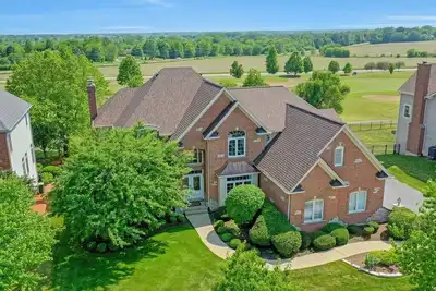Image de Executive Home with Luxurious amerities