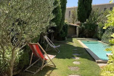 Maison de charme, dans Uzes  avec jardin et piscine