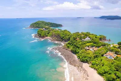 Image de Discover beachfront living in this stunning condo- short walk to Flamingo Beach