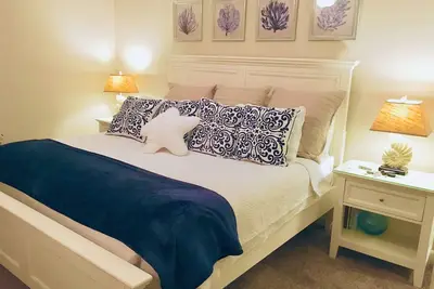 Image de Fabulous Updated and Clean Unit with Free Beach Service. On the Beach!