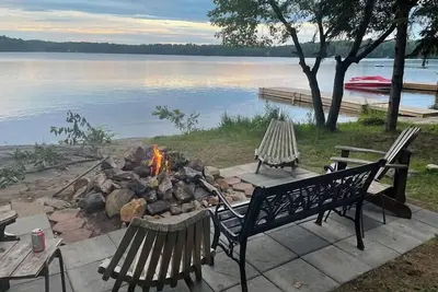 Image de Lakefront Muskoka Retreat 4 Bedroom Cottage