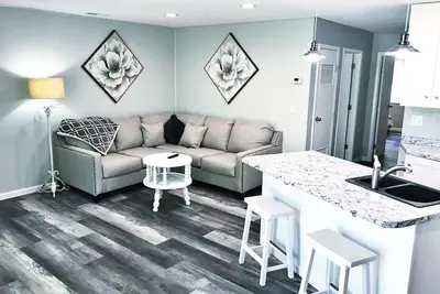 Image de One level condo/ King bed, WiFi- sleeps 4