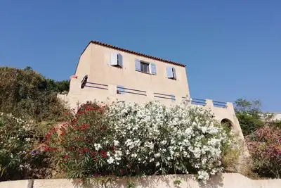 Image de Villa avec piscine et vue panoramique baie de Hyères et massif de l’Estérel