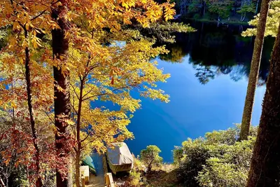 Image de Treehouse - Luxury mountain living at the water’s edge of Hogback Lake