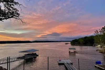 Image de “Spectacular Waterfront Luxury w/ dock Grand Lake! ! !