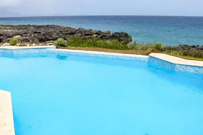 Image de Oceanfront penthouse with great sea views, top floor, Wi-fi, pool!