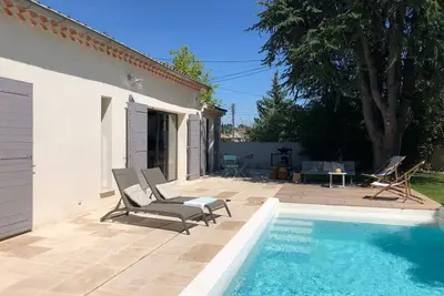 Image de Maison climatisée avec piscine et jardin