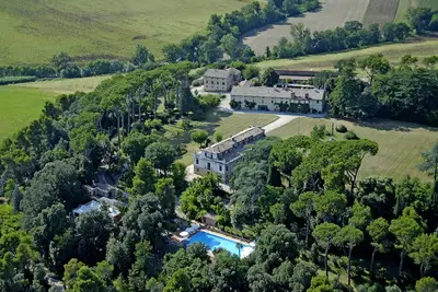Image de Elegant house inside our period villa surrounded by centuries-old park
