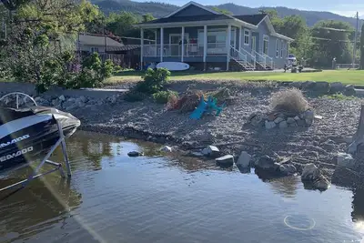 Image de Lake front home in Wine Country