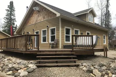 Image de beautiful new cabin with lake access
