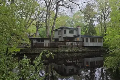 Image de Entire House on Scenic Estate with Private Pond in Exclusive Neighborhood