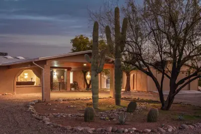 Image de Private acre w/pool, hot tub, 2 master suites & gorgeous Catalina Mountain Views