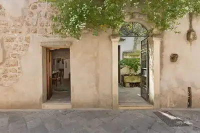Image de Characteristic historic home for 4