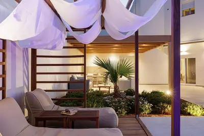 Residence heated pool