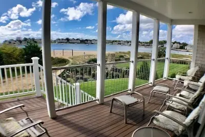 Image de Fantastic Waterfront Home on Bayview Beach (2198)