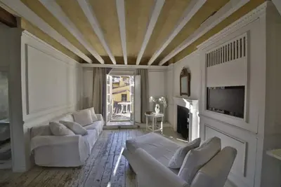 Image de White Home in Florence by Mmega
