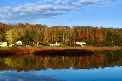 Image de Lakefront offers privacy, year around fishing and nearby skiing at Elk Mountain!