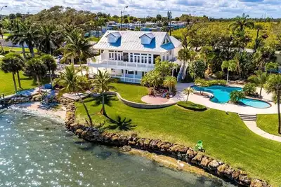 Image de Prestigious waterfront  Villa