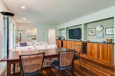 Quaint Loft Suite - Explore nearby Charlottesville and Wineries Dog Friendly