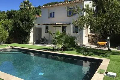 Image de villa vue mer, dans un cadre campagne avec piscine privée