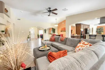Image de ☀️South Central Residential Estates area close to London Bridge! Pool Home
