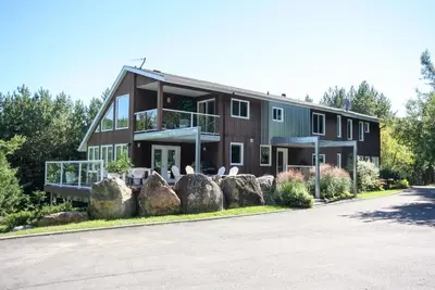 Image de Valhalla Estate ( Near Ste. Anne’s Spa )