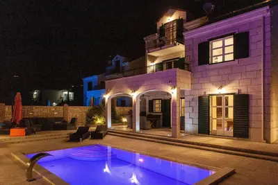 Image de Maison de vacances pour 8 personnes env. 218 qmà Veliko Brdo, Dalmatie (Biokovo)