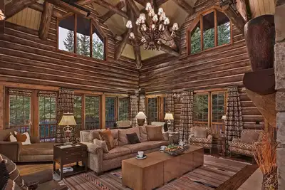 Image de Stunning Log Retreat + Game Room | Pioneer Lodge