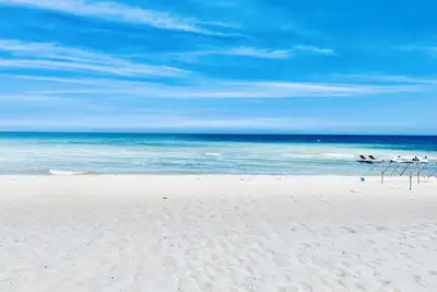 Image de Your perfect sandy beach trip! A few late summer discounted  short stays left.