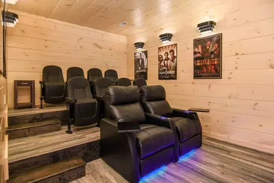 Image de Spring Specials! Movie room, game room, hot tub, Amazing Views at Mtn Air Lodge!