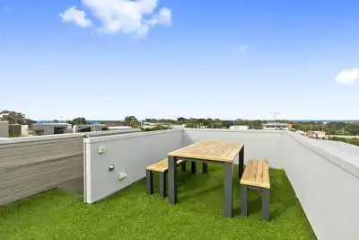 Torquay Point: Ocean Views and Rooftop Terrace
