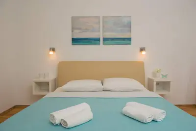 Image de Studio moderne au Très bien situé!